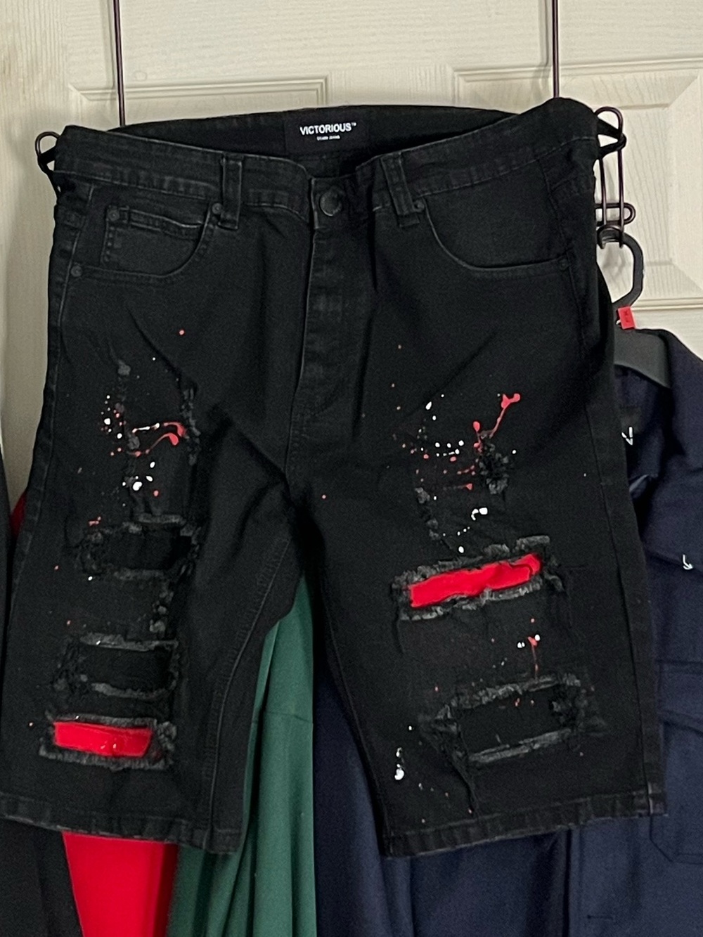 Black Paint Splatter Distressed Men’s Shorts with Red Underlay Size 34